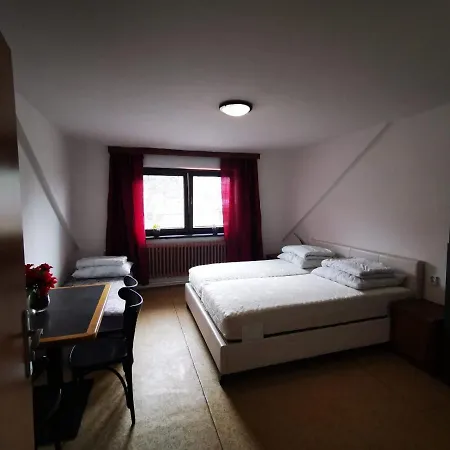 Fügnerova 2578 *